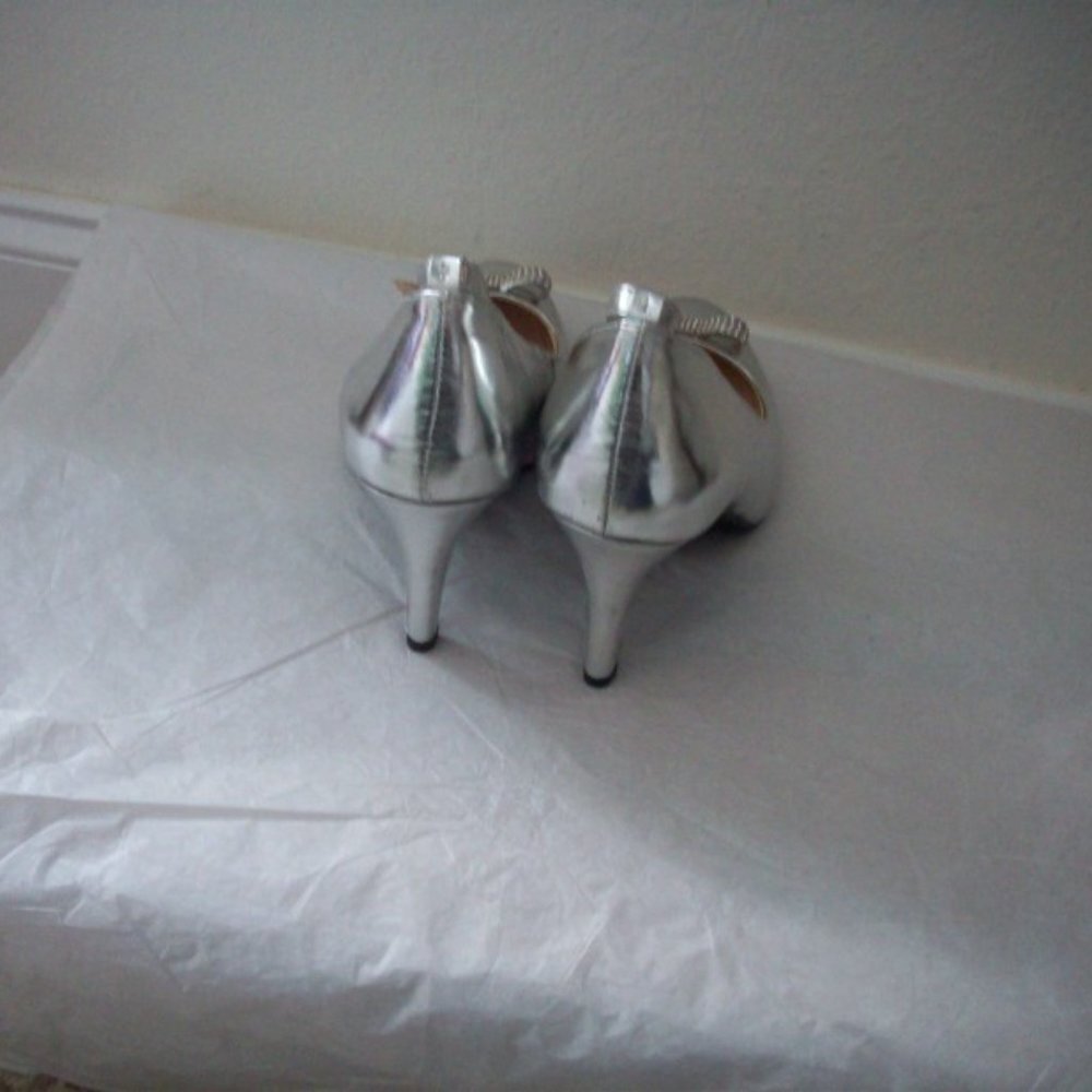 Bamboo Boutique Dress Pump Shoe Silver  6 NEW - Picture 4 of 4